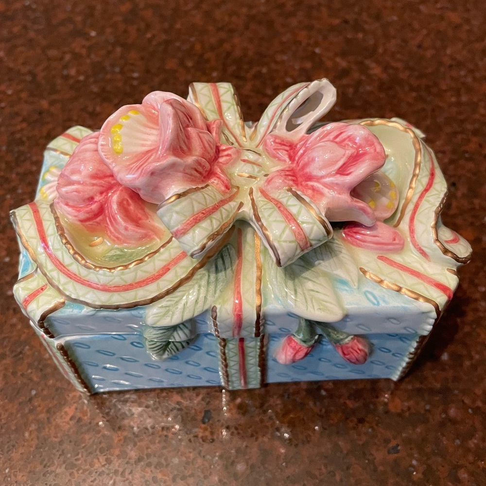 Fitz and Floyd Vintage Jewelry Trinket Bouquet Gift Box Blue Floral NWT